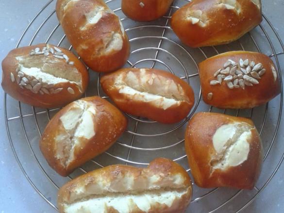 Laugenbrötchen/Laugenstangen/Brezeln