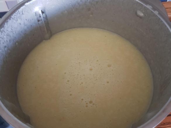 Variation Spargelsuppe