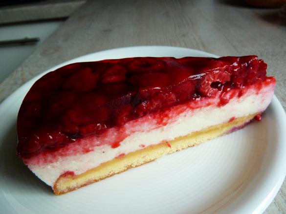 Marshmallow-Torte mit Himbeeren