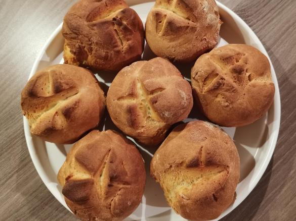 Brötchen mit Apfelmus