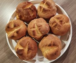 Brötchen mit Apfelmus