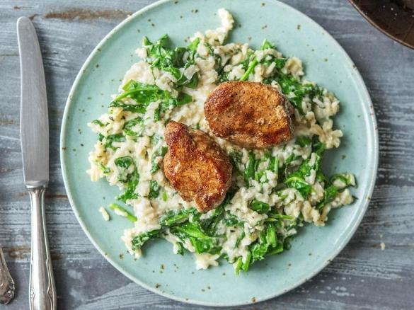 WürzigesSchweinefilet Mit griechischem Spinat-Feta -Reis