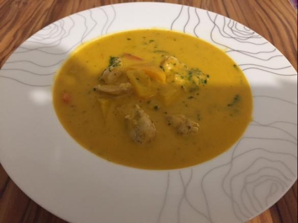 Bunte Paprikasuppe mt Hühnerbruststreifen