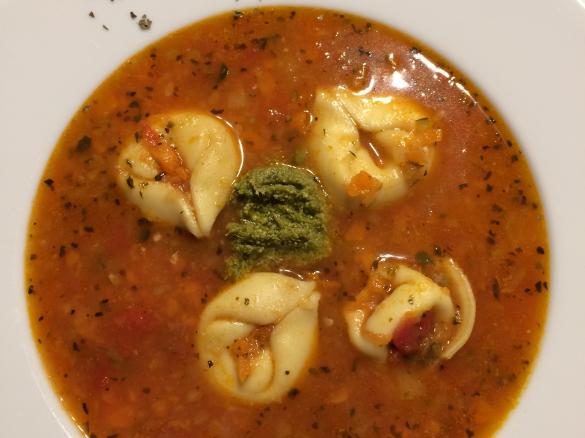Tortellini- Suppe mit Gemüse