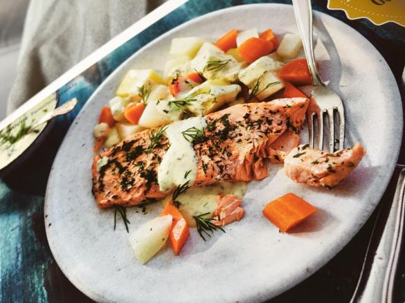Lachs mit Dill-Senf-Sauce und Gemüse