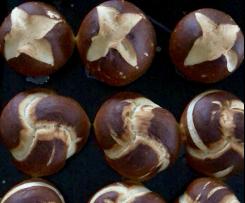 Schnelle Laugenbrötchen/Laugenknoten