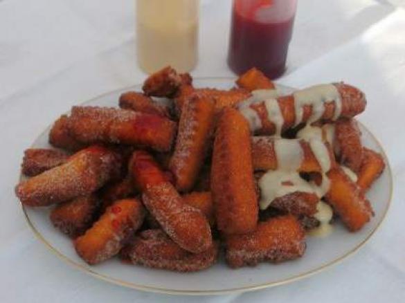 Süße Fritten mit Ketchup & Mayo