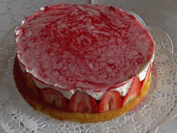 SommerlicheErdbeern Torte