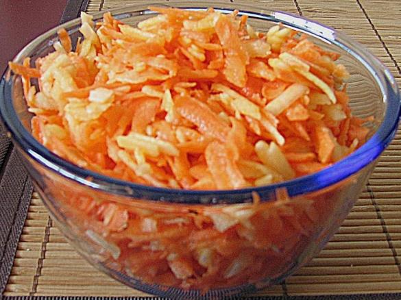 Apfel-Möhren-Rohkost Salat