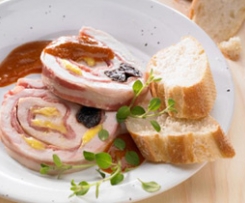 Putenbrustrollen mit süß-saurer Sauce (Turkey rolls with sweet-and-sour sauce (Rollo de pavo con salsa agridulce (con coca-cola))