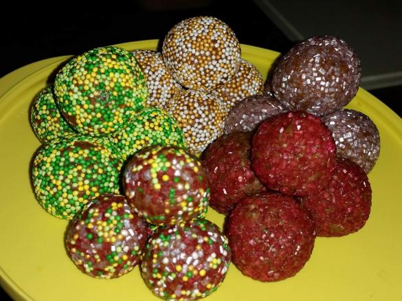 Amarettokugeln Weihnachtskugeln Pralinen 