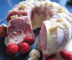 Erdbeer-Guglhupf (kühles Dessert)