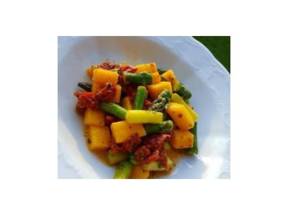 Salat vom grünen Spargel