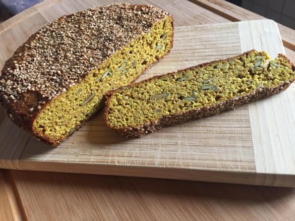 Eiweiß-Kurkuma-Brot LOW CARB
