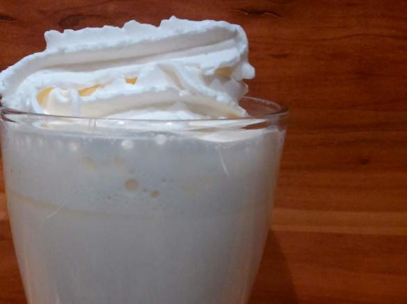 Heiße weisse Schokolade mit Captain Morgan