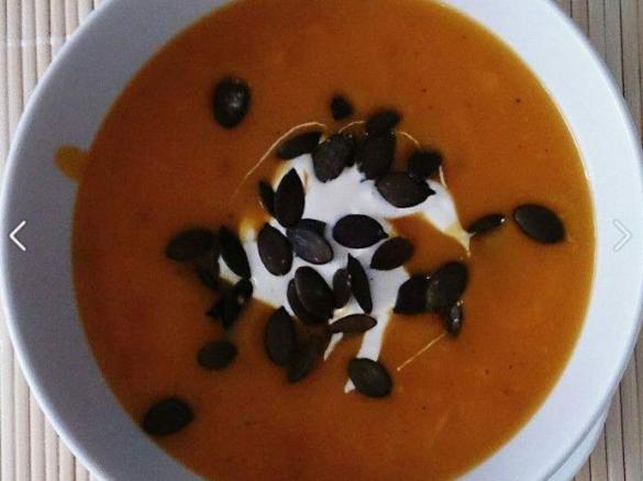 Hokaido Kürbissuppe mit Creme Fraiche