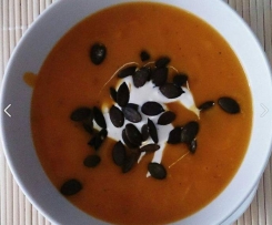 Hokaido Kürbissuppe mit Creme Fraiche