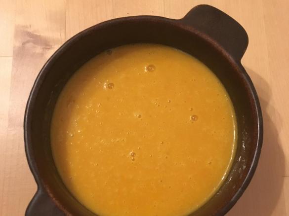 Kürbissuppe mit Ingwer und Kokosmilch