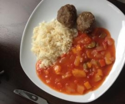Fleischbällchen mit süßsaurem Gemüse und Reis