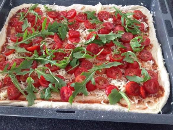 Pizza Tomaten-Ruccola-Mozzarella