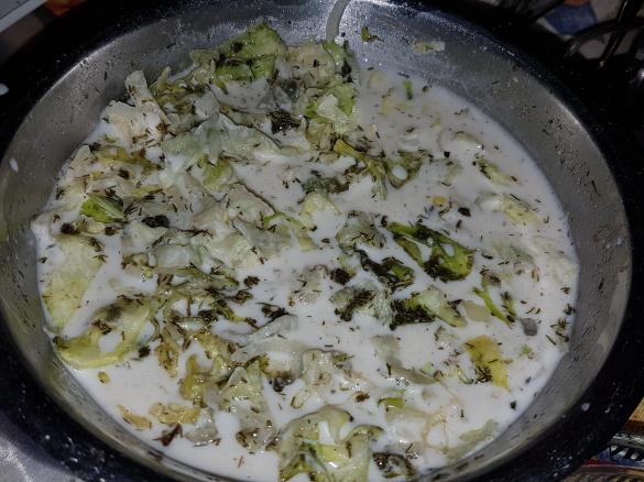 Nicoles leckere Milchdressing für Gurkensalate und Blattsalate