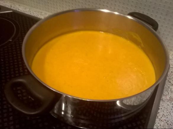 Karotten-Ingwer-Kokosmilch-Suppe