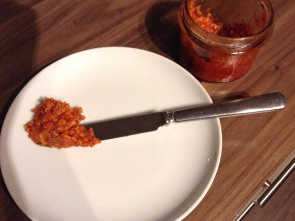 Brotaufstrich Tomate-Mandel vegan meditteran