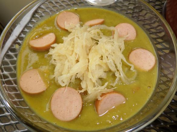 Einfache Erbsensuppe