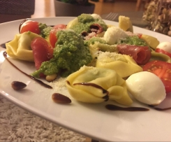 Warmer Tortellinisalat