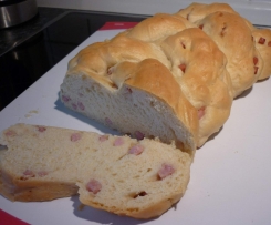 Speckzopf (Hefezopf mit Speckwürfel)