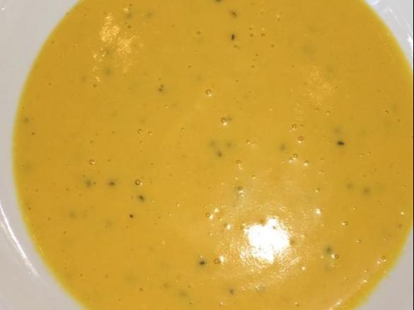 Karottencremesuppe (Möhrensuppe)  mit Pfiff