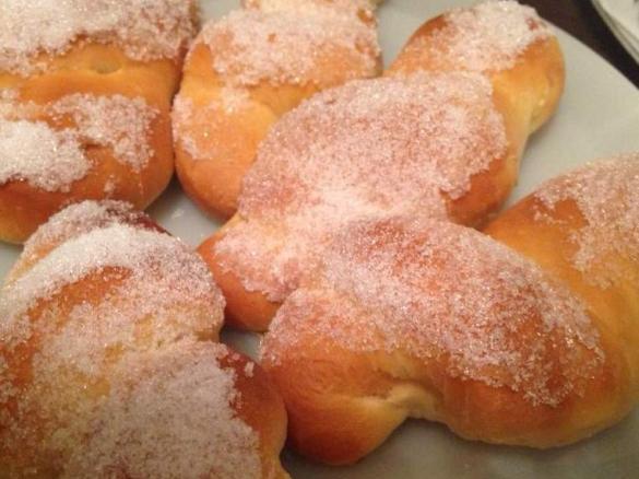 Süße Zöpfe mit Zucker 