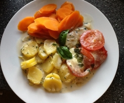 Putenmedaillons mit Mozzarella und Basilikumsauce