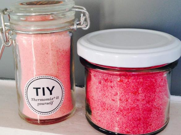 Himbeer oder Erdbeerzucker