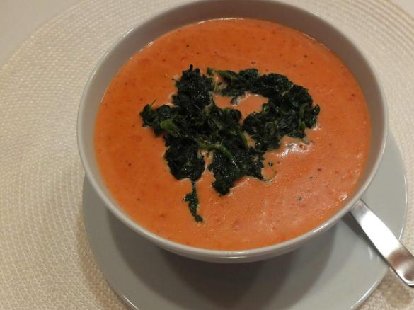 Tomaten-Kokos-Erdnuss-Suppe