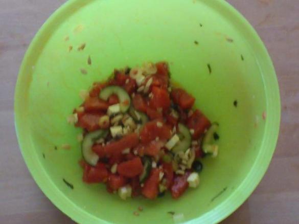 Melonensalat mit Gurke und Feta, sommerlich frisch