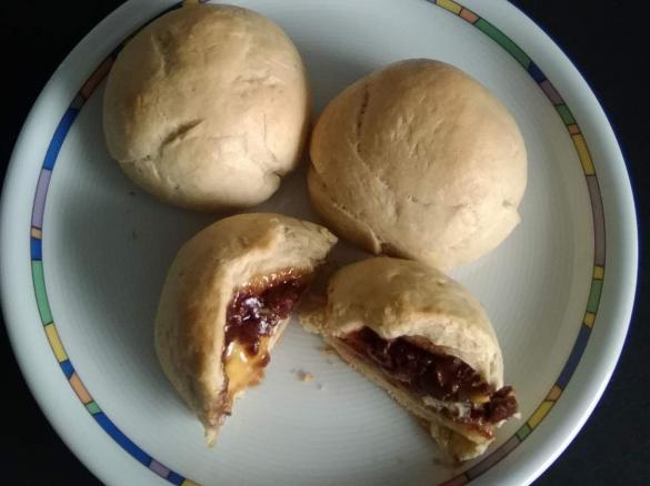 Süße Brötchen mit Schokofüllung