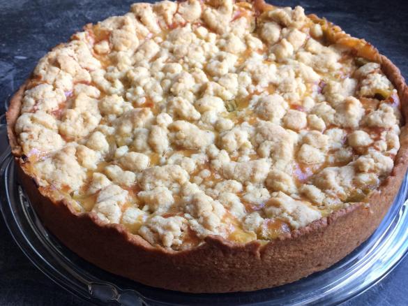 Rhabarberkuchen mit Schmandguss und Streuseln