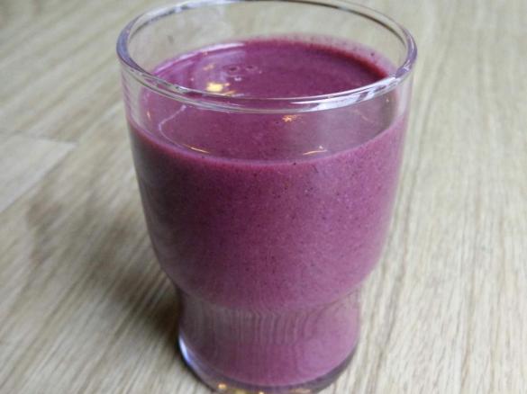 Basisch-veganer Blaubeersmoothie