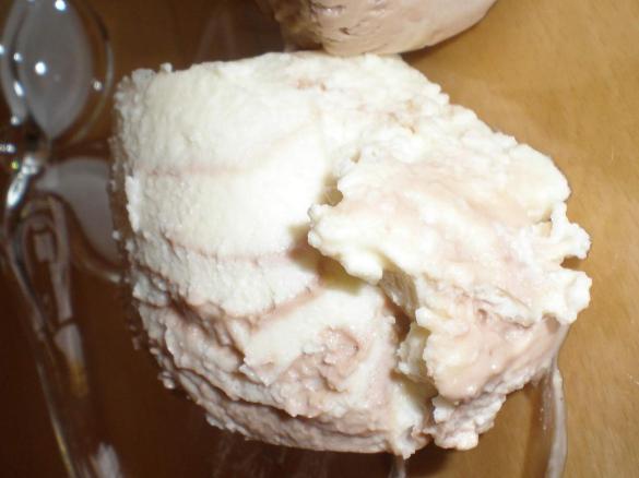 Marmorierte Eierlikörmousse