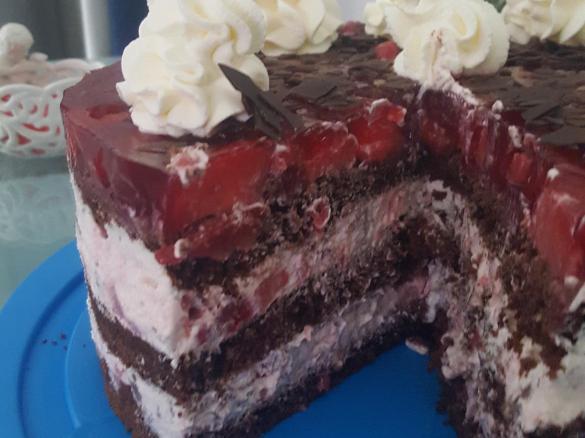 Erdbeer-Yogurette-Torte