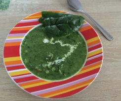 Kartoffel-Spinat-Suppe mit frischem Spinat