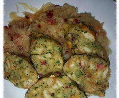 Specksemmelknödel mit Sauerkraut