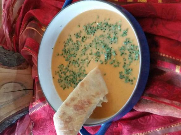 Tomate-Mozarella Suppe