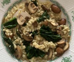 Gerstenrisotto mit Spinat, Pilzen und Ziegenkäse