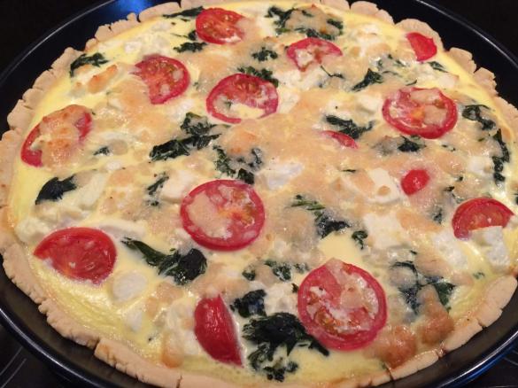 Spinatquiche mit Tomaten und Schafskäse