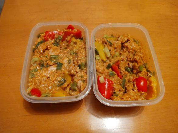 Indisches Curry mit Hähnchen und Reis (All in One)