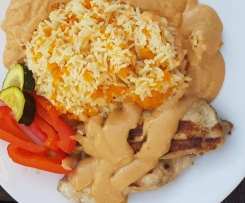 Hähnchen in Erdnußsoße mit Reis