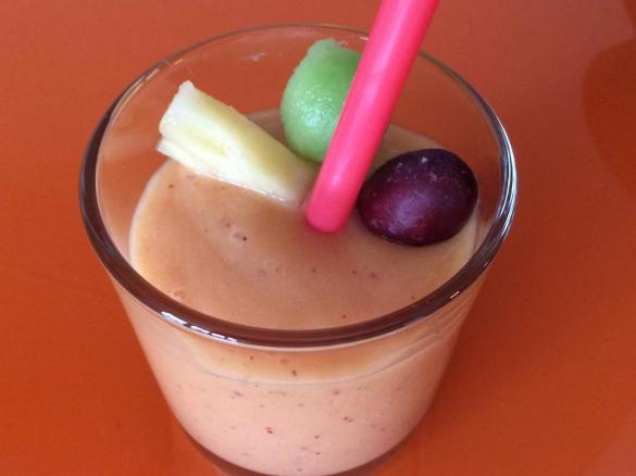 Auch für Anfänger/innen Smoothie Mango Banane Pink Grapefruit und gefrorene Früchte 