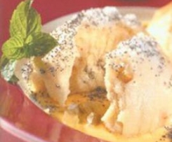 Hefe-Mohnklöße in Weinschaumsauce